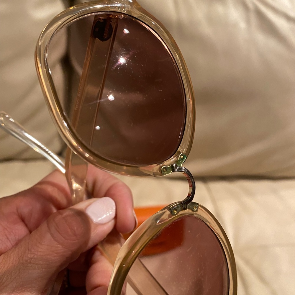Tory Burch TY9056U Sunglasses with leather case. - Picture 8 of 11